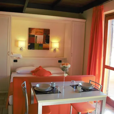 Borgo Castel Savelli Lejlighedshotel 4*