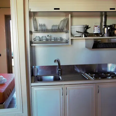 Borgo Castel Savelli アパートホテル グロッタフェッラータ