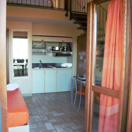 Borgo Castel Savelli 2*