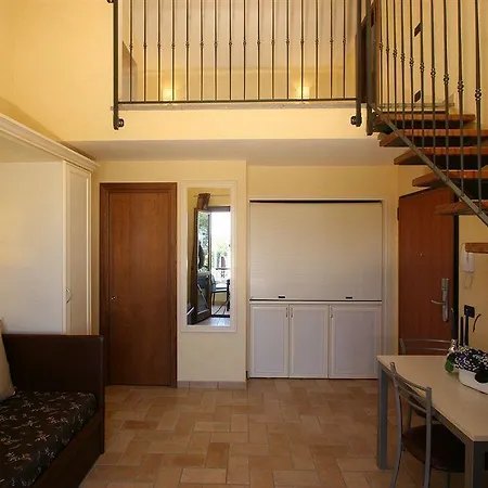 Borgo Castel Savelli 2*