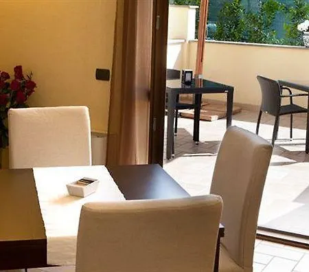 Borgo Castel Savelli 2*
