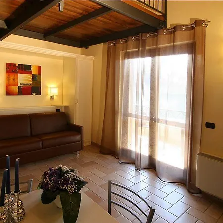 アパートホテル Borgo Castel Savelli