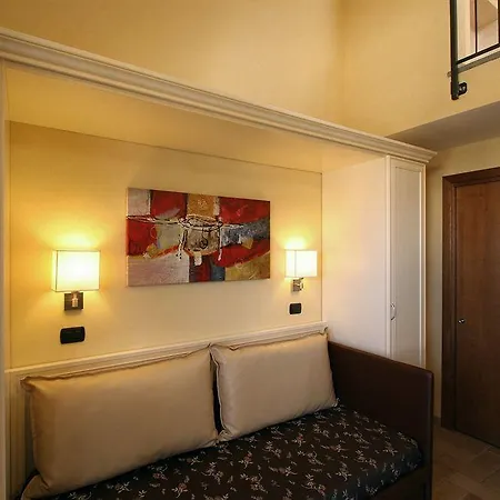 Borgo Castel Savelli Grottaferrata