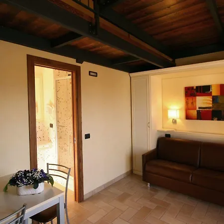 Borgo Castel Savelli 2*