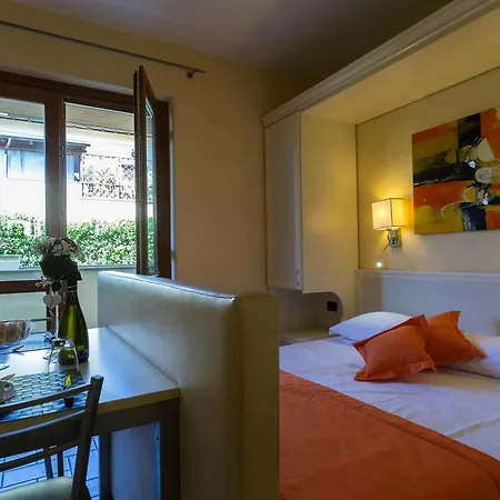 Borgo Castel Savelli 4* グロッタフェッラータ