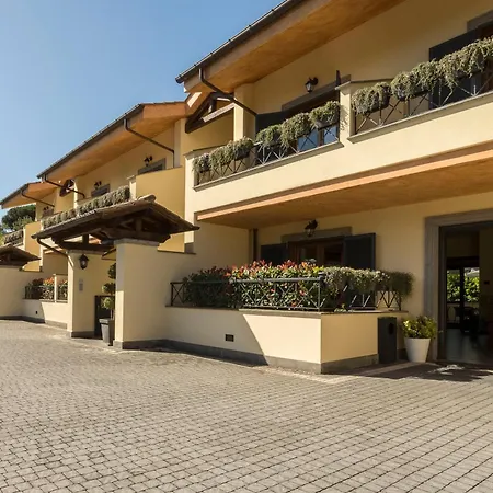 アパートホテル Borgo Castel Savelli 4*