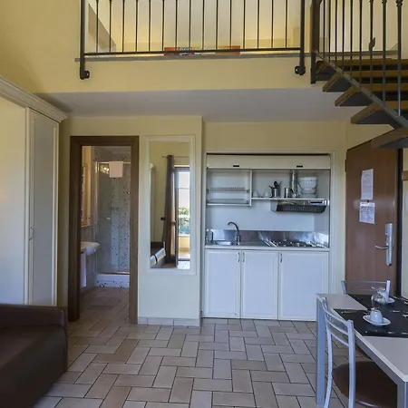 Borgo Castel Savelli 2*