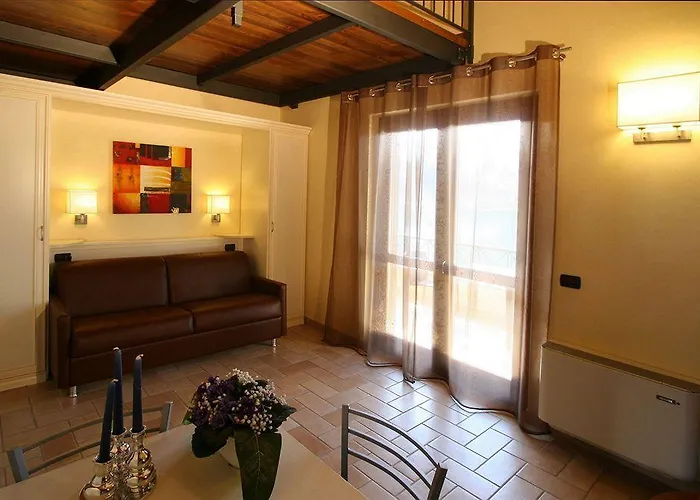 Ξενοδοχείο με διαμερίσματα Borgo Castel Savelli