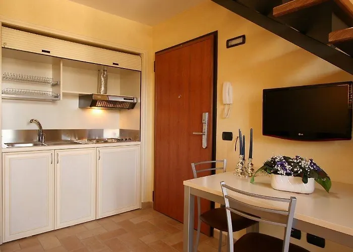 Ξενοδοχείο με διαμερίσματα Borgo Castel Savelli 4*