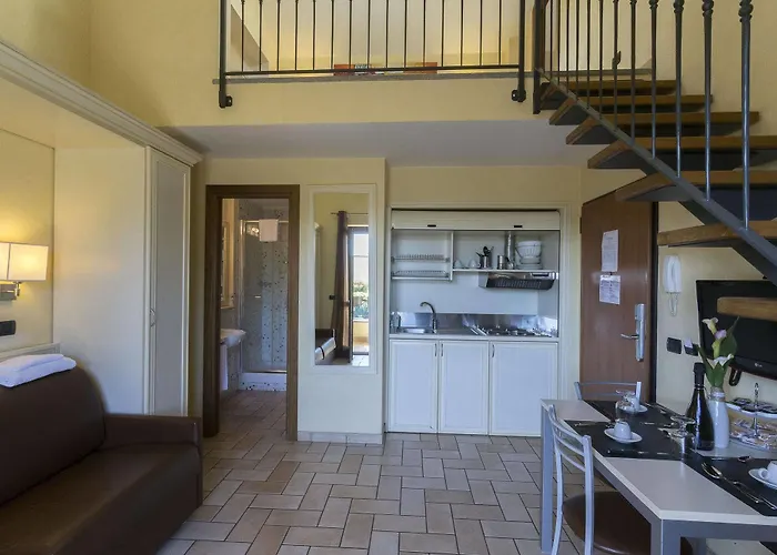 Borgo Castel Savelli 4*